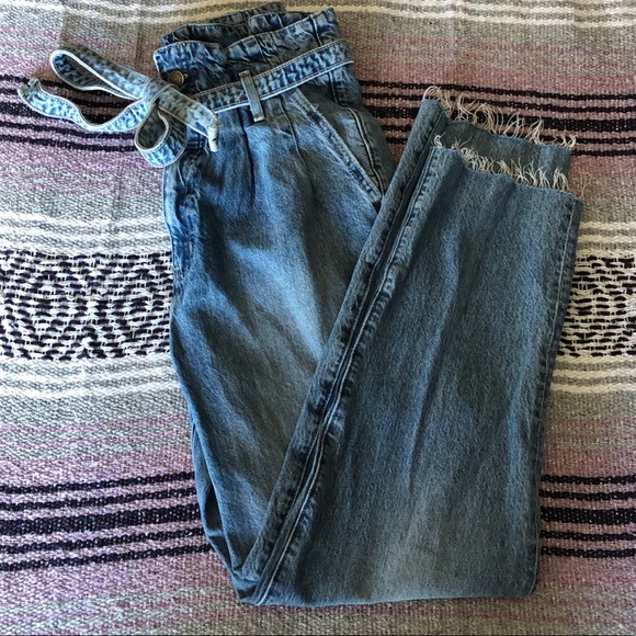 Like-New A&F “Paper Bag” Style Mom Jean, throwback - Picture 1 of 10